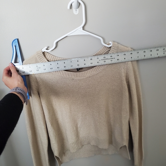 Cropped Sweater - Picture 6 of 6
